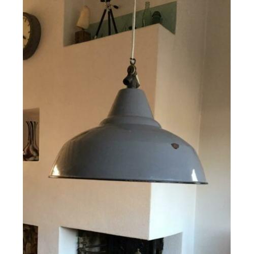 Vintage emaille fabrieks lamp , nieuw retro snoer en katrol