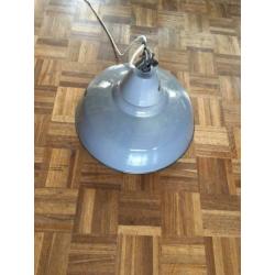 Vintage emaille fabrieks lamp , nieuw retro snoer en katrol