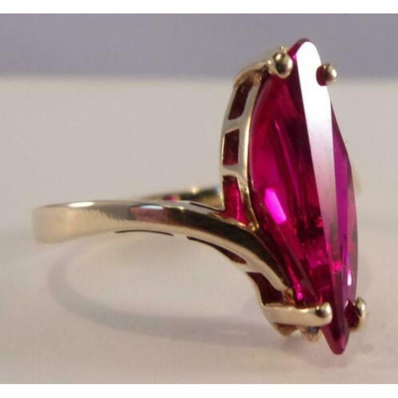 Unieke antieke gouden Art Deco ring met grote Robijn