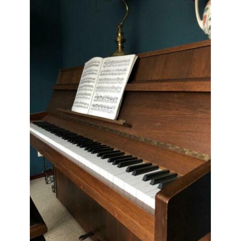 Piano! Met kruk Bied maar