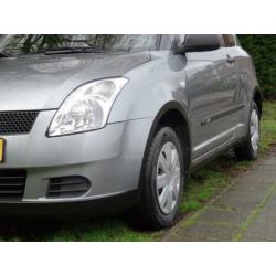 Suzuki Swift 1.3 met Parrot Radio Nette Auto