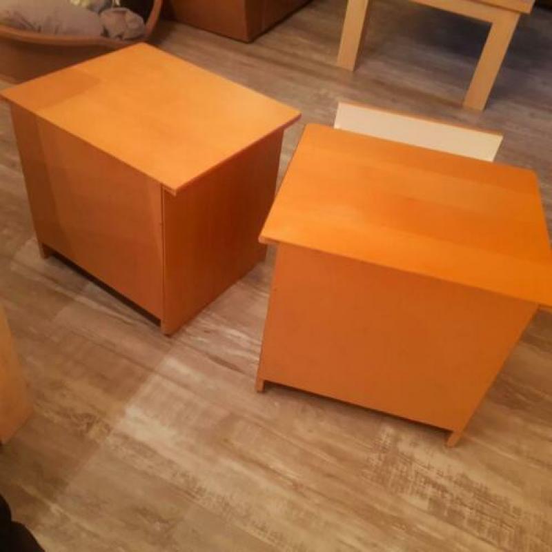 2 Nachtkastjes eikenhout