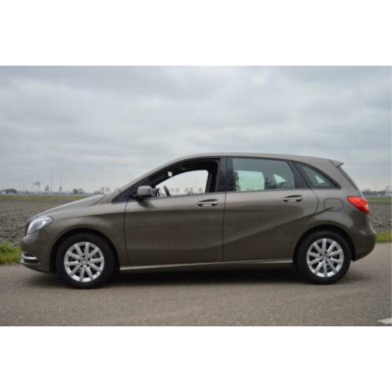 Mercedes-Benz B-Klasse 200 157PK AUTOMAAT XENON/NAVI/LEDER/P
