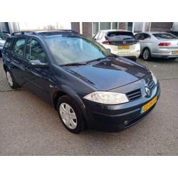 Renault Mégane Grand Tour 1.6 16V Expression Luxe Panorama a
