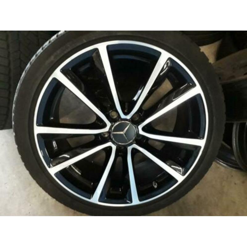 Mercedes C-klasse winterbanden op velgen. Runflats. Met sens