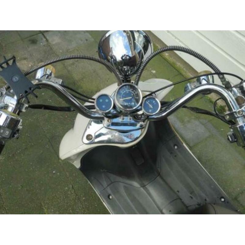 Grande Retro Scooter geel kenteken + bijpassende helm