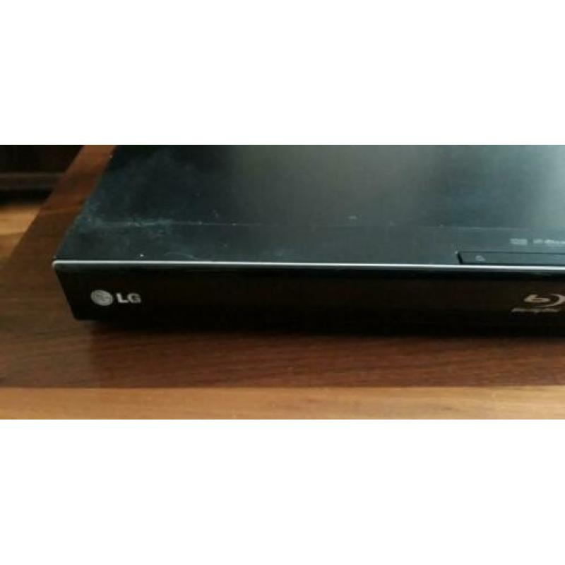 Te koop zwarte Dvd speler (LG) incl veel dvd's