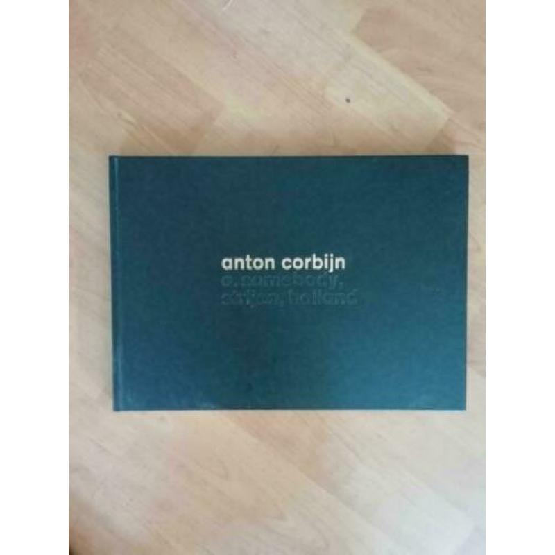 Anton Corbijn a Somebody in Strijen met handtekening