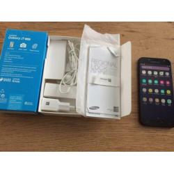 Zwart Samsung Galaxy J7 2017 met twee simkaarten compleet.