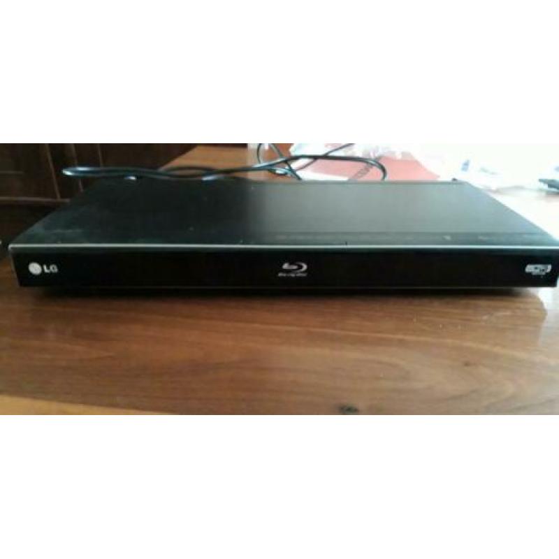 Te koop zwarte Dvd speler (LG) incl veel dvd's