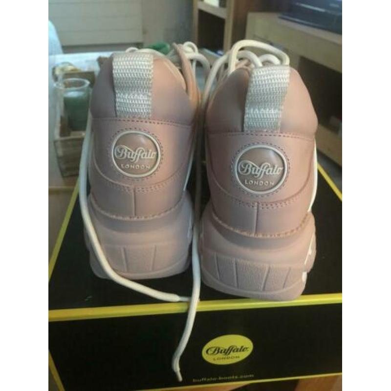 Roze Buffalo London. Napa leer. Helemaal nieuw. Maat 39.