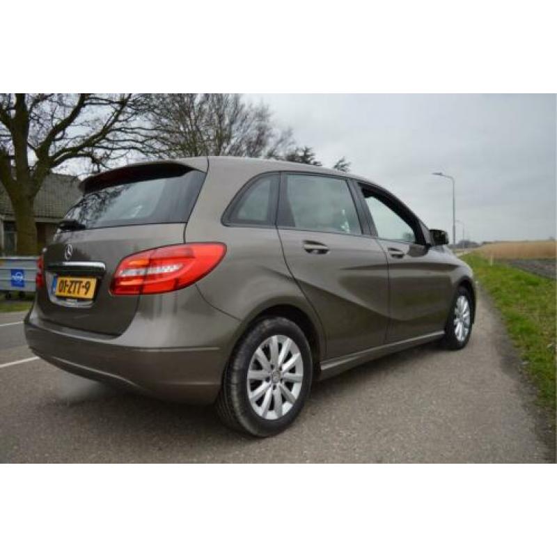Mercedes-Benz B-Klasse 200 157PK AUTOMAAT XENON/NAVI/LEDER/P