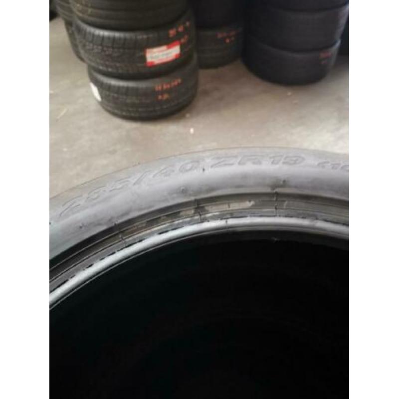 Pirellli P zero bijna nieuw 285-40-19 285/40R19 2854019
