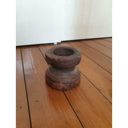 Oude houten poer/ kaarsen houder