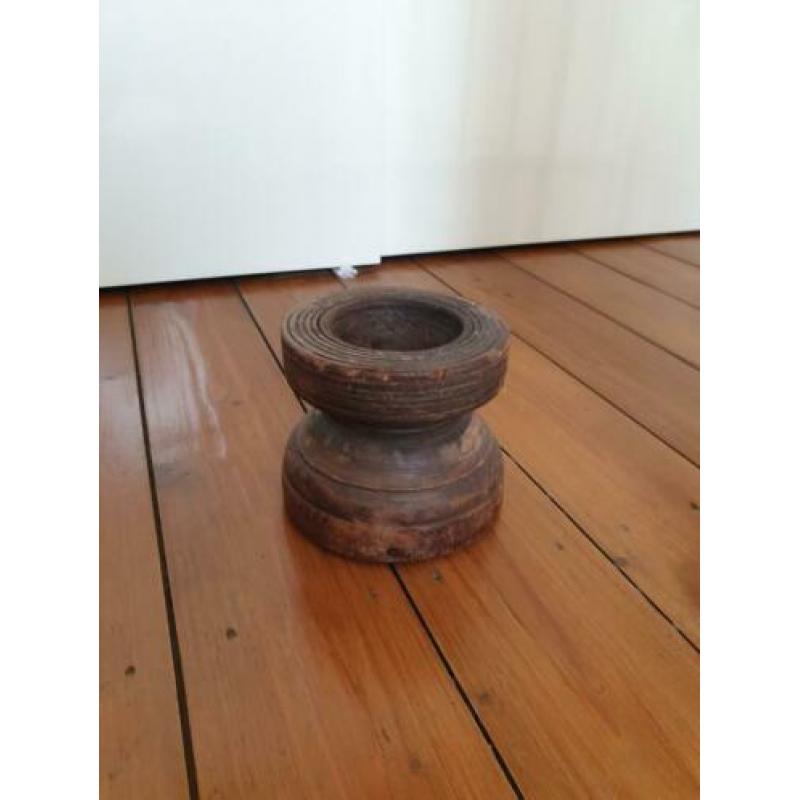 Oude houten poer/ kaarsen houder