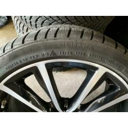 Mercedes C-klasse winterbanden op velgen. Runflats. Met sens