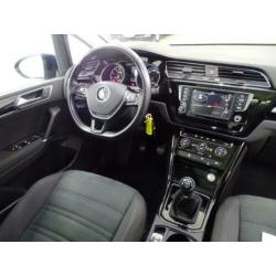 Volkswagen Touran TSI 110PK HIGHLINE EXECUTIVE € 16.945,00