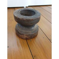 Oude houten poer/ kaarsen houder