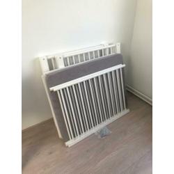 Nette witte box wit met boxmatras en matrashoes