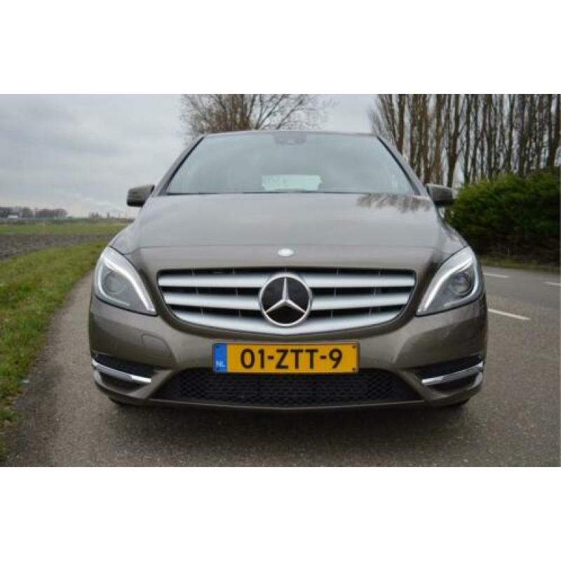 Mercedes-Benz B-Klasse 200 157PK AUTOMAAT XENON/NAVI/LEDER/P