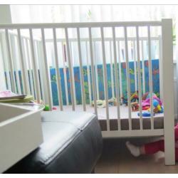 Nette witte box wit met boxmatras en matrashoes