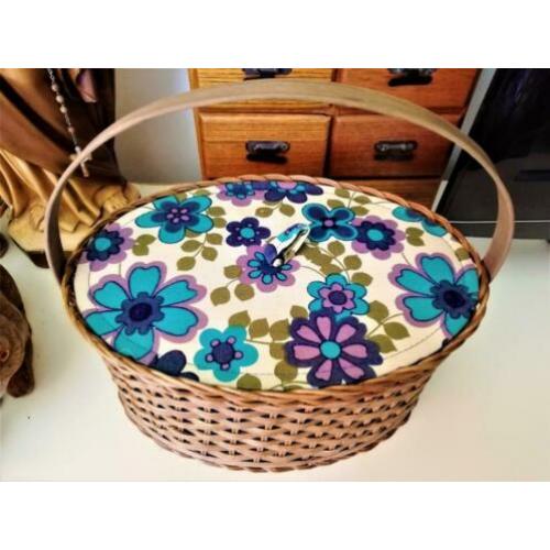 Vintage retro naaimand riet bloemen met inzetbak ovaal