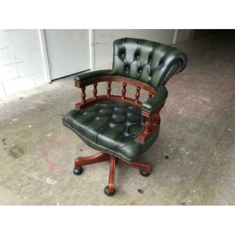 Originele Engelse Chesterfield bureaustoel “Captain’s Chair”
