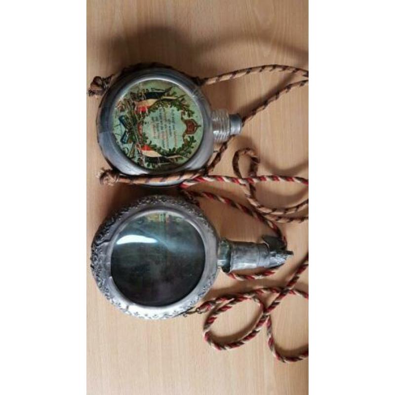 Twee reservisten fles/ kruiken