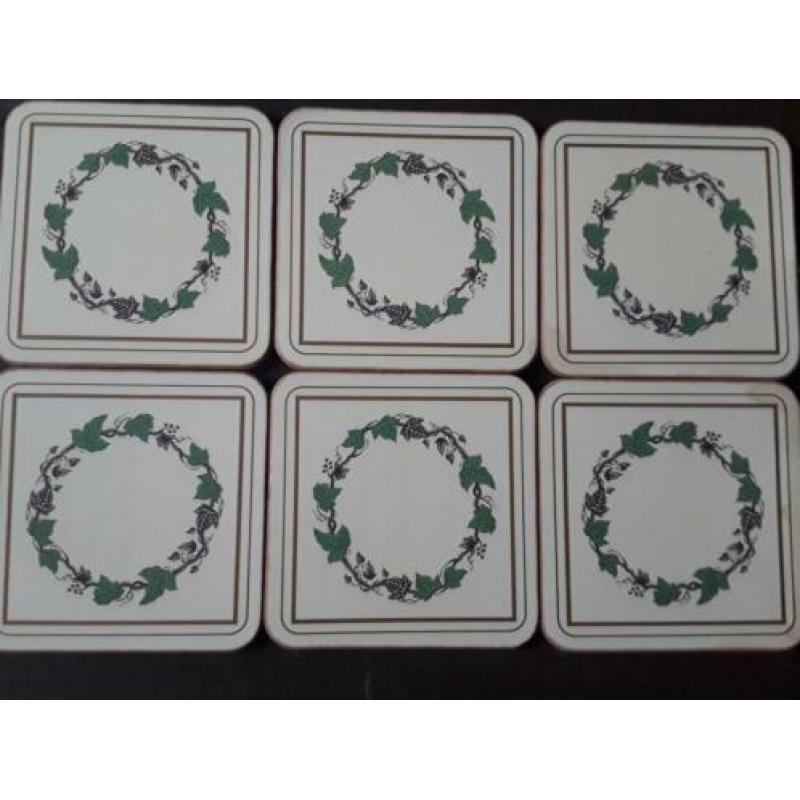 Tinnen coaster houder met Stratford coasters (Wedgwood)