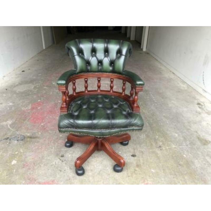 Originele Engelse Chesterfield bureaustoel “Captain’s Chair”