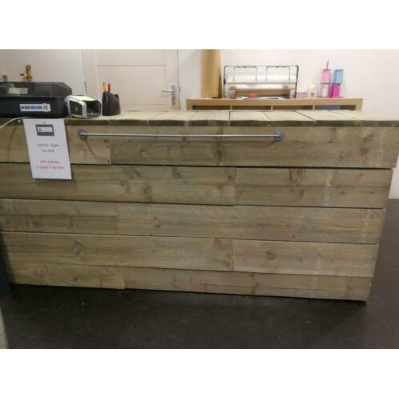 Steigerhouten kledingstelling, toonbank, paskamer e..d