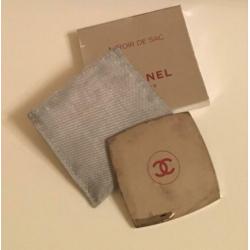 CHANEL tas spiegeltje, tasjes, stickers etc