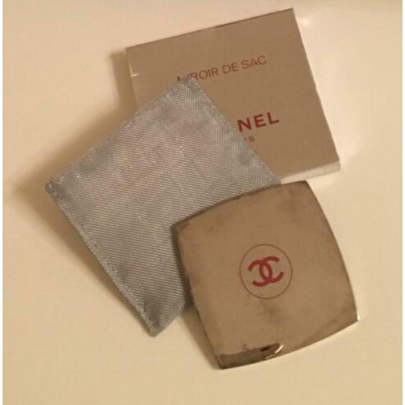 CHANEL tas spiegeltje, tasjes, stickers etc