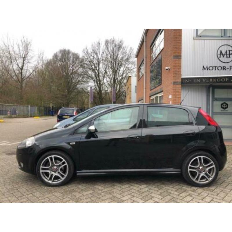 Fiat Grande Punto 1.4-16V T-JET Carbon edition 120PK/NL Auto