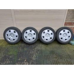 set 16 inch stalen velgen met winterbanden