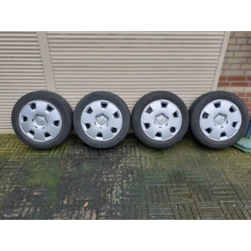 set 16 inch stalen velgen met winterbanden