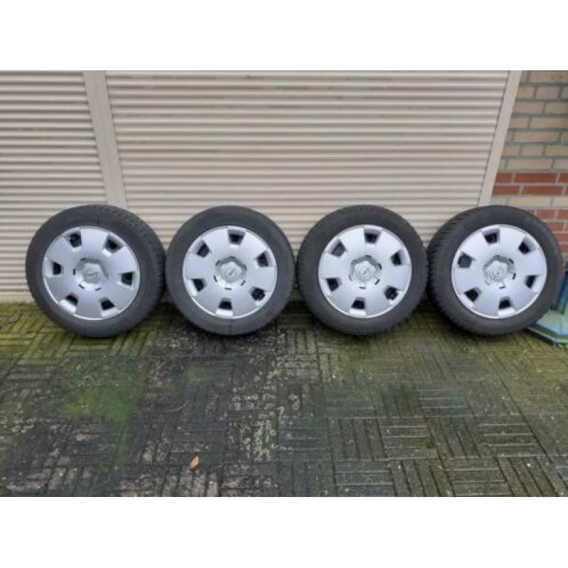 set 16 inch stalen velgen met winterbanden