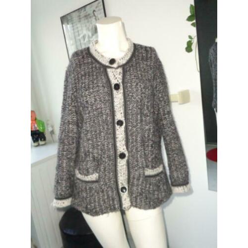 Mk11 MARCCAIN ZGAN APART ZWART WIT GEM. SPORTIEF VEST N5=L