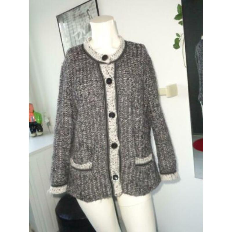 Mk11 MARCCAIN ZGAN APART ZWART WIT GEM. SPORTIEF VEST N5=L