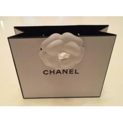 CHANEL tas spiegeltje, tasjes, stickers etc