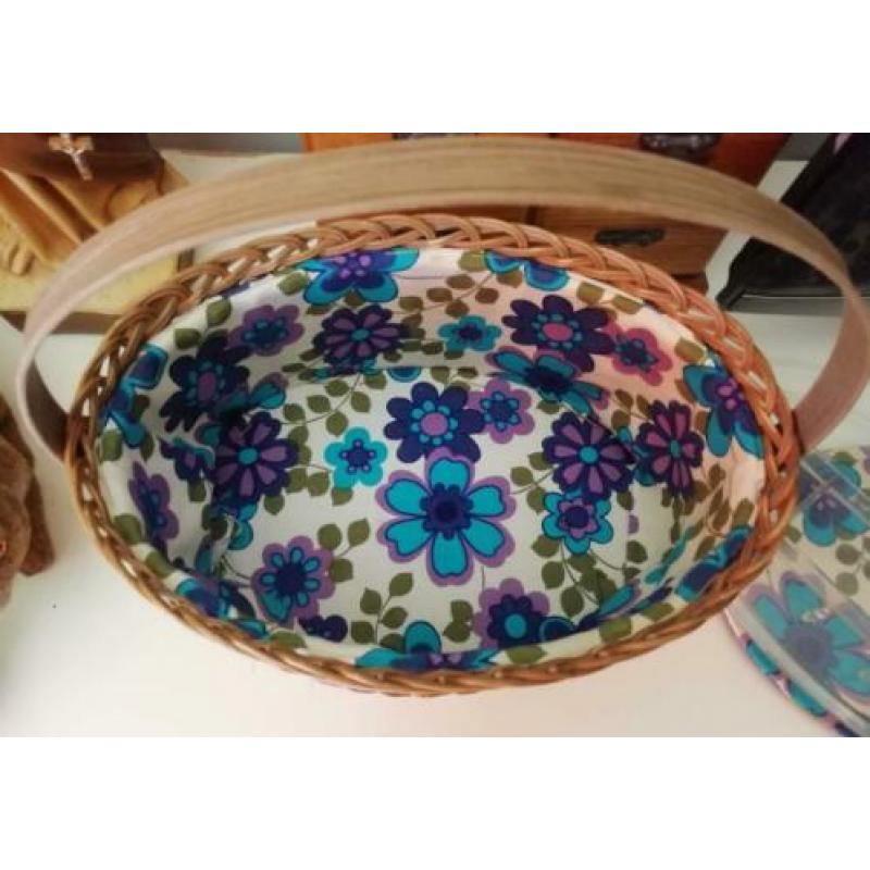Vintage retro naaimand riet bloemen met inzetbak ovaal