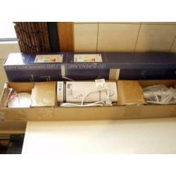 Witte led bureaulamp met tafelklem.