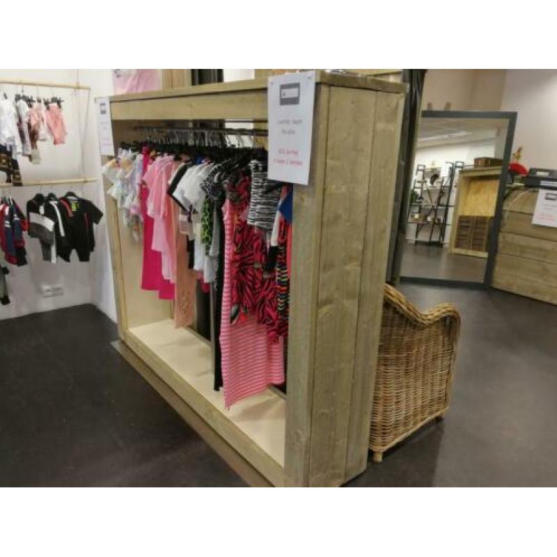 Steigerhouten kledingstelling, toonbank, paskamer e..d