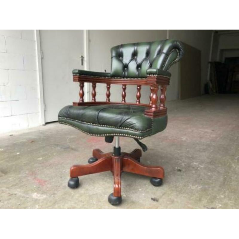 Originele Engelse Chesterfield bureaustoel “Captain’s Chair”