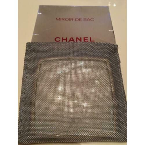 CHANEL tas spiegeltje, tasjes, stickers etc