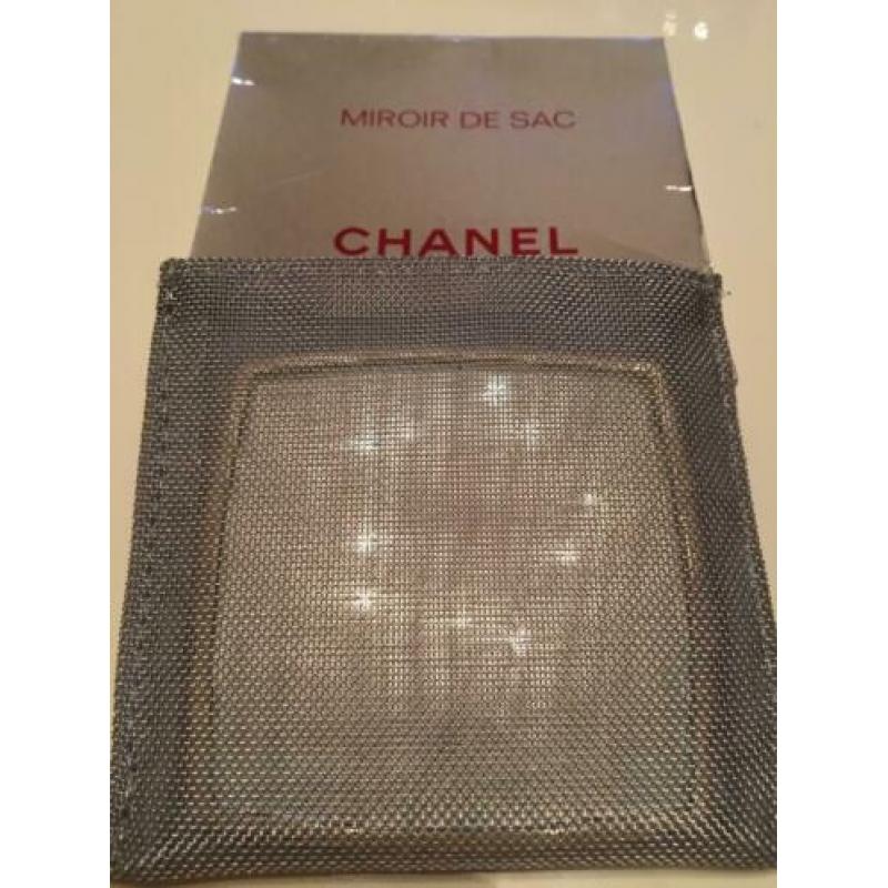 CHANEL tas spiegeltje, tasjes, stickers etc
