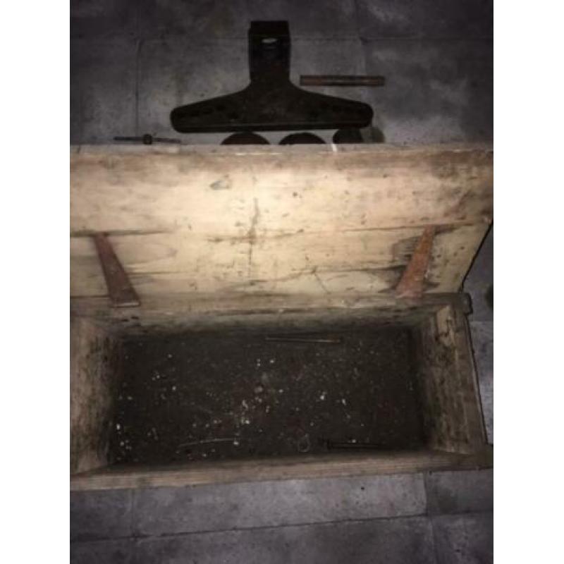 Antiek gereedschap / onderdelen ( ijzer ) uit schuur van opa