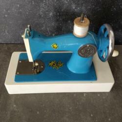Vintage kindernaaimachine jaren 60