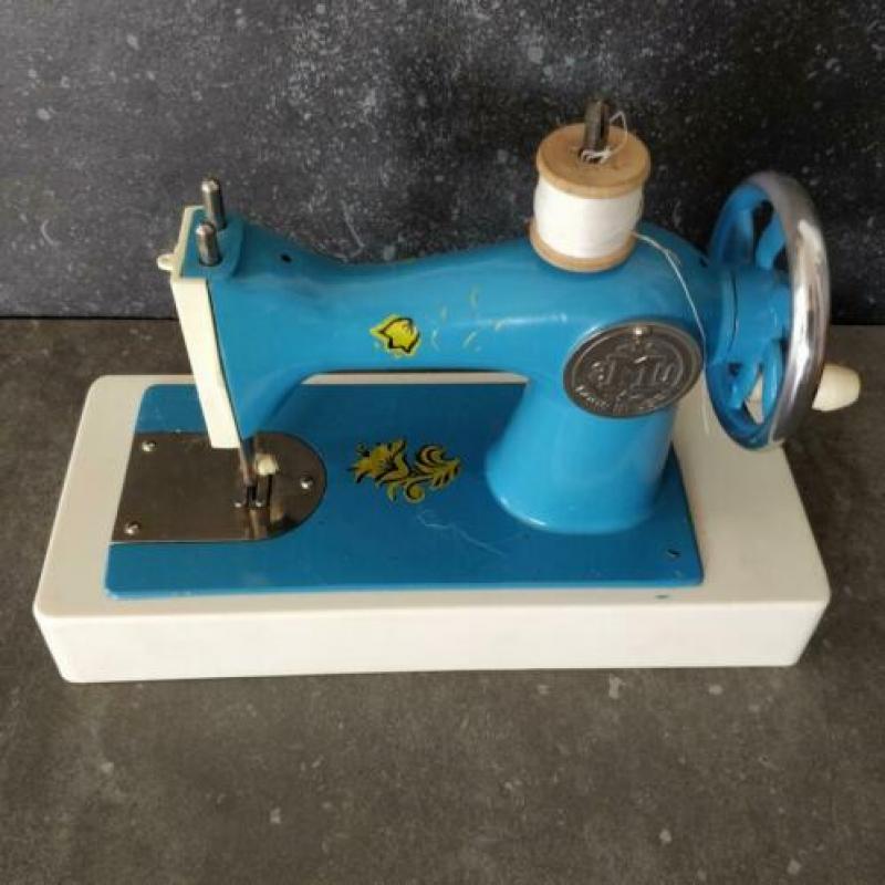 Vintage kindernaaimachine jaren 60