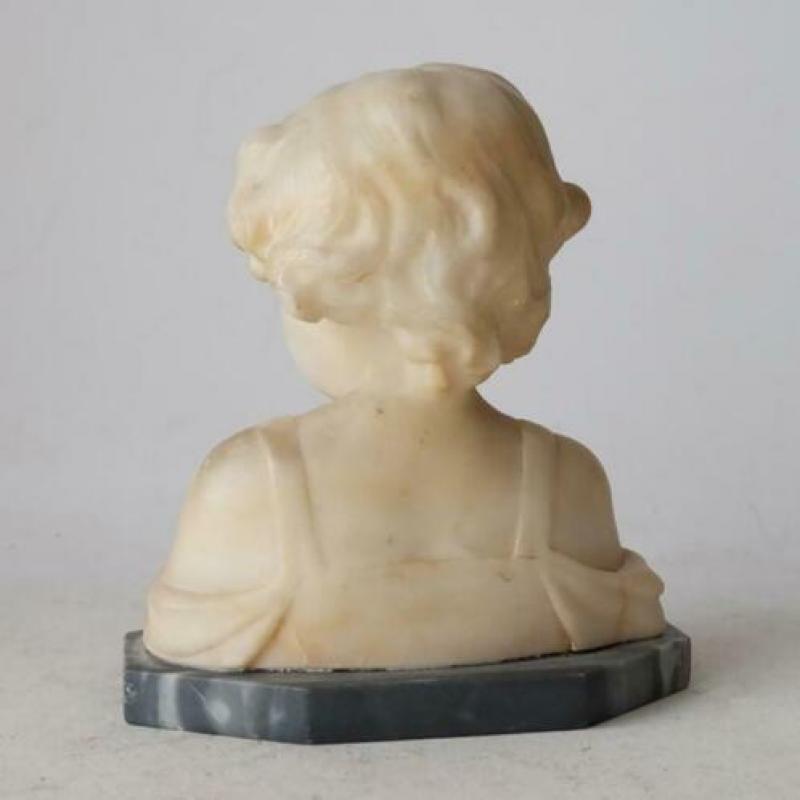 Art Nouveau albast buste van meisje.